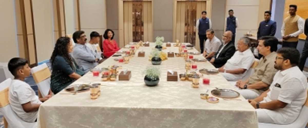 झारखंड के मुख्यमंत्री हेमंत सोरेन ने सीएम पिनाराई विजयन से की मुलाकात